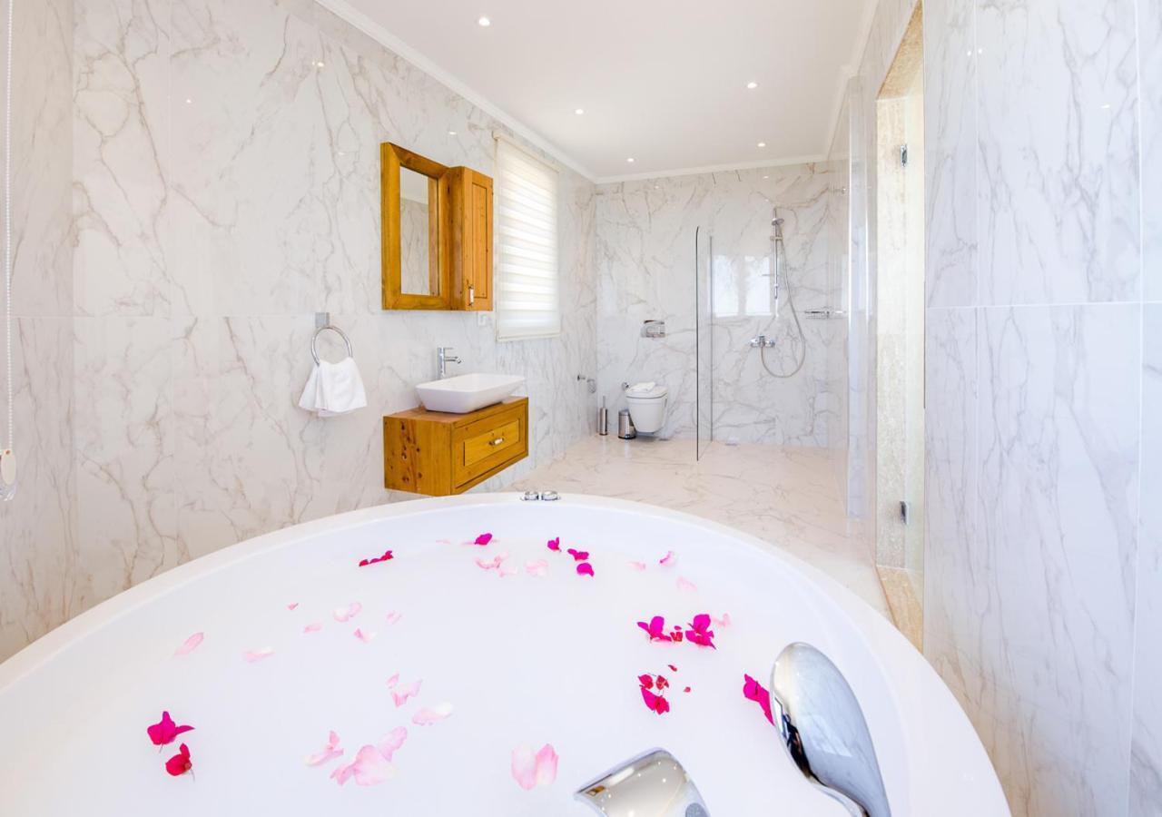 Villa 5 Sleeps 6 Isolated Pool See And Montain View-Villa Kartal Yuvasi Uzumlu  Exterior photo